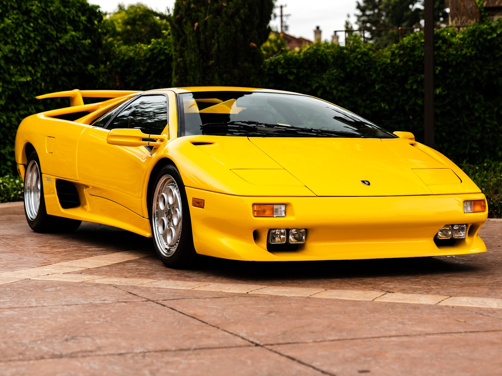 Lamborghini Diablo side profile
