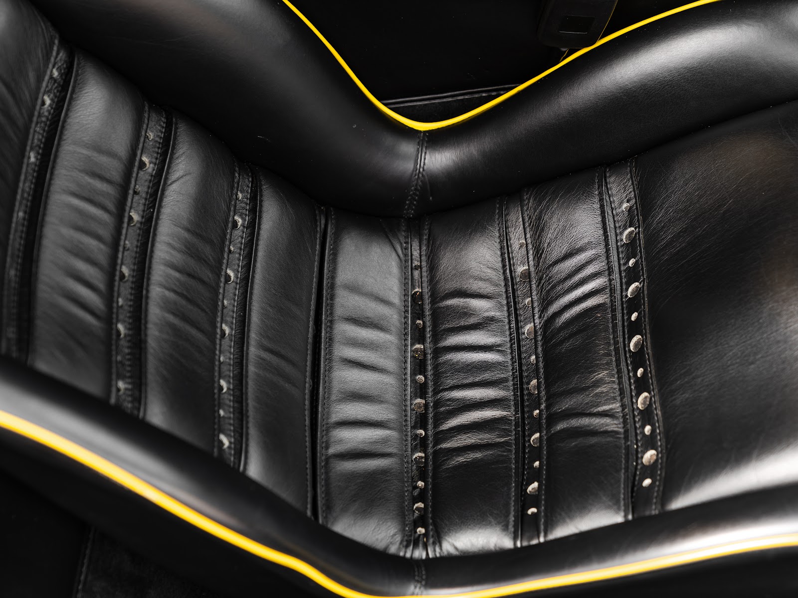 Lamborghini Diablo - Bring a Trailer Listing (Interior)
